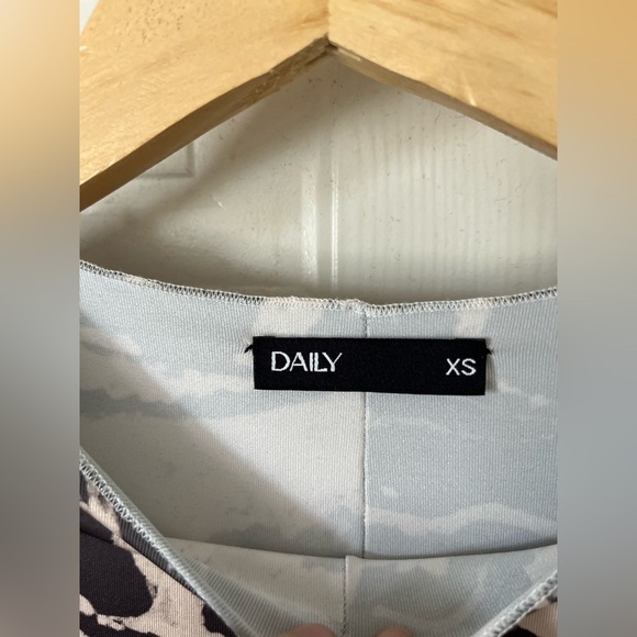 DAILY Marble Print Long-Sleeve Body-con dress - Picture 5 of 7